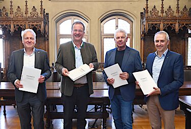 Bürgermeister unterzeichnen Satzung des Zweckverbands München West am 3. September 2025 Bürgermeister unterzeichnen Satzung des Zweckverbands München West am 3. September 2025